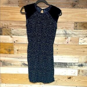 Banana Republic size 0 Black & White Sheath Lightweight Chinch Waist Midi Dress